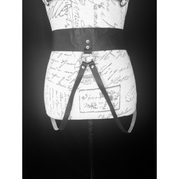 4 piece Black Leather & Metal, Bra Top, Garter, Whip and Chain, Silver Accents - Picture 9 of 17